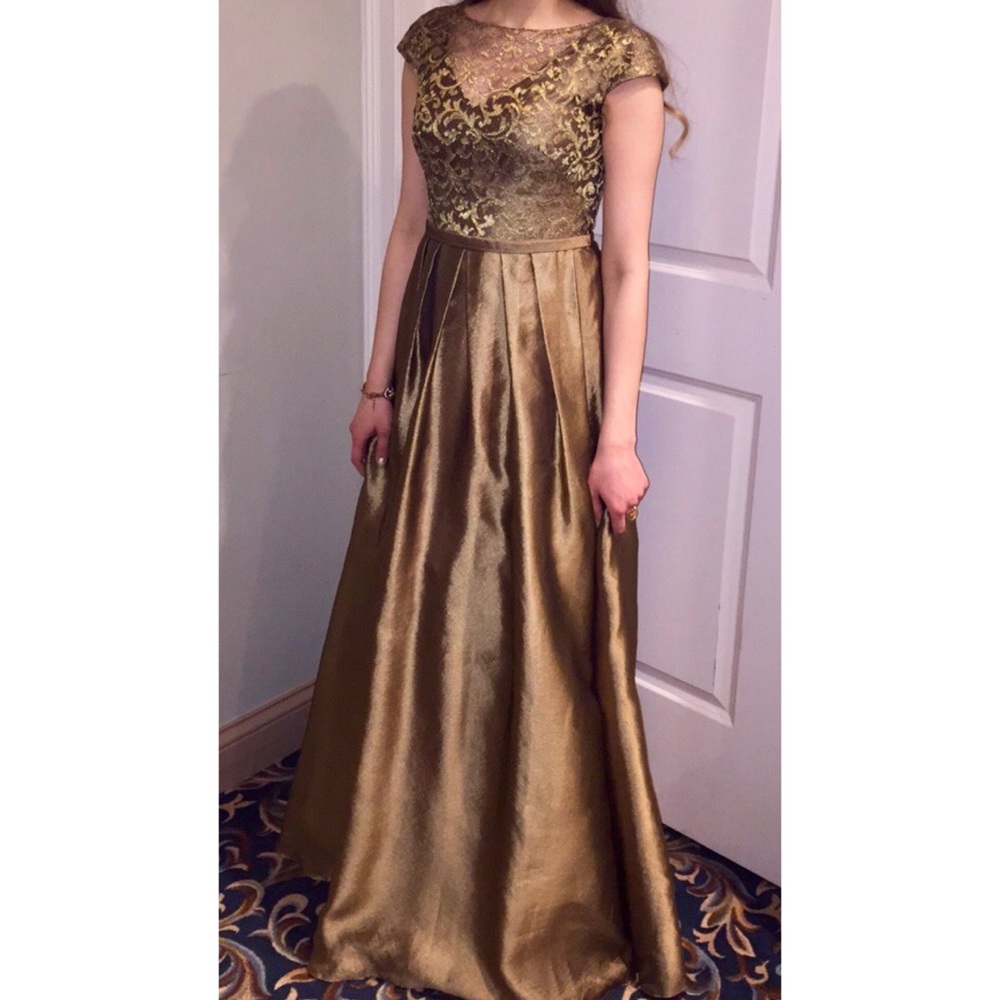 Theia Gown - Picture 3 of 6